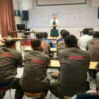 ���x����ƸՈ(q��ng)��̩��Ӣ��У���ں��Ӽ��g(sh��)��Ӗ(x��n)��(hu��)��